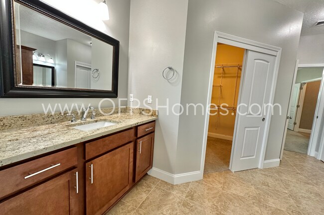 Building Photo - South Crestview 4/3 Available NOW!