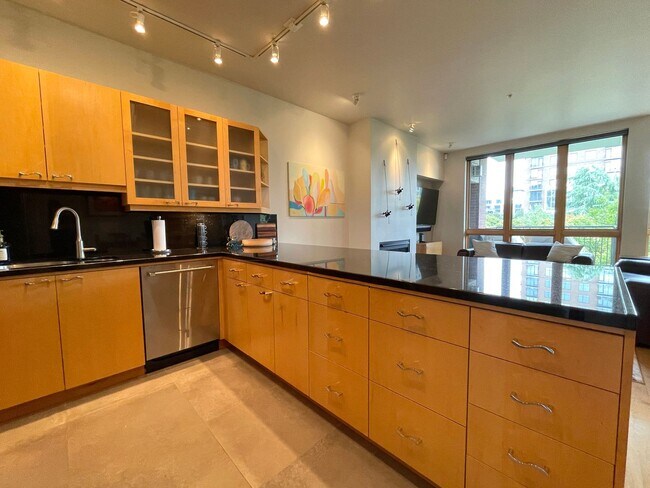 Building Photo - Gorgeous Furnished Pearl District Condo - ...