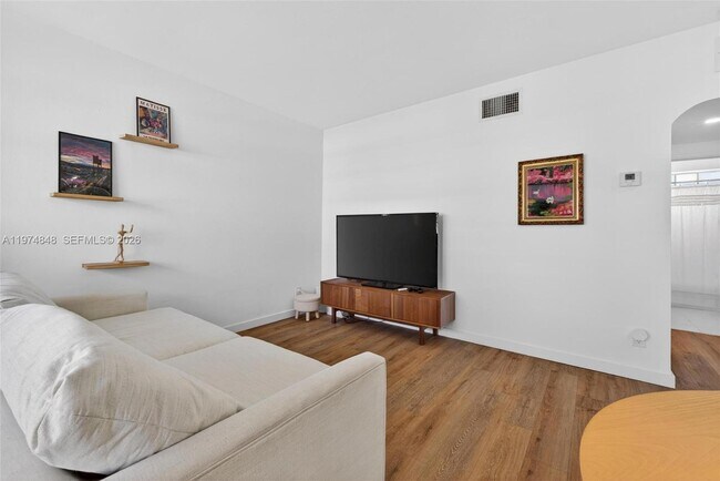 Building Photo - 8600 Byron Ave