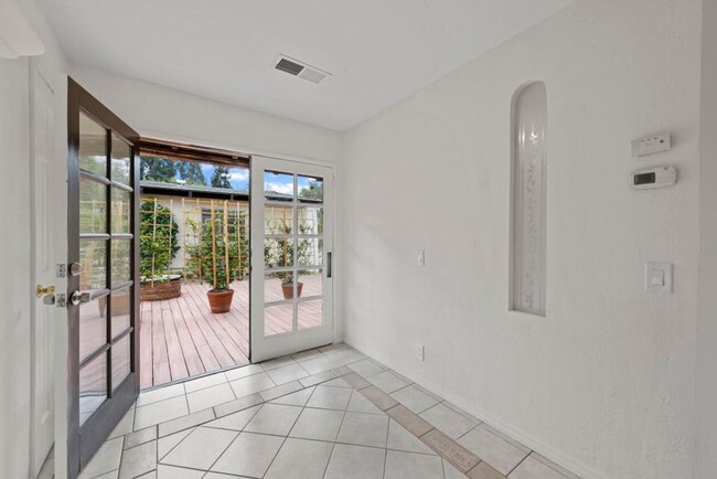 Building Photo - Cozy 2 Bed, 1 Bath Hideaway in Poway