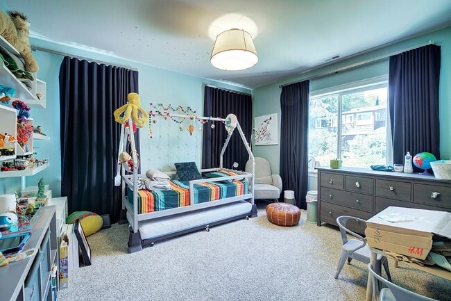 Building Photo - 5bd/3.5ba Seattle Home