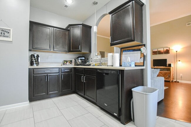 Building Photo - Pet Friendly Three Bedroom!
