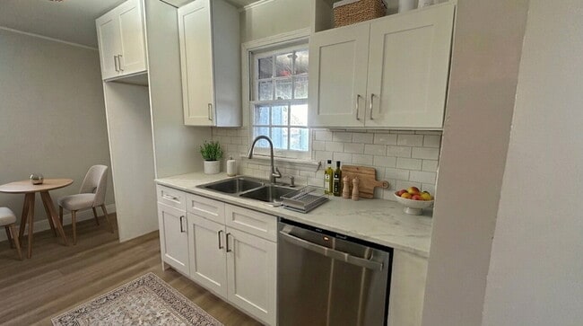 Building Photo - Newly Renovated Home Near Plaza District