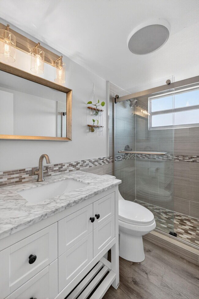 Building Photo - 2555 NE 11th St