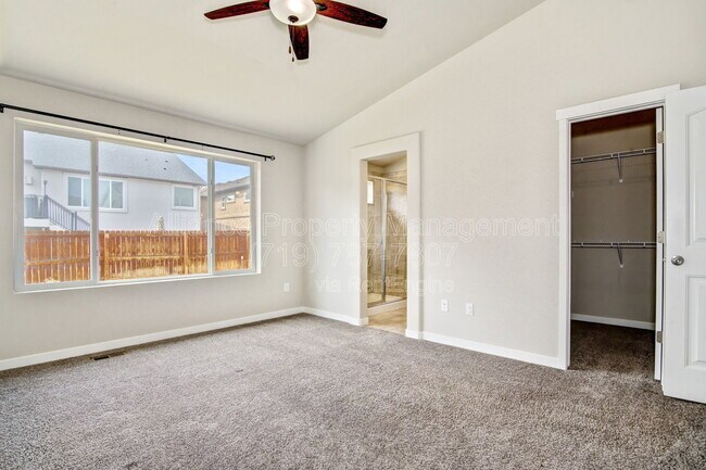 Building Photo - 2662 Shawnee Dr