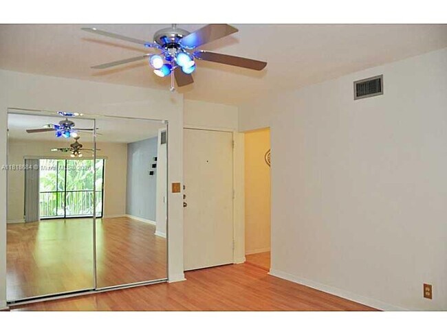 Building Photo - 3129 Oakland Shores Dr