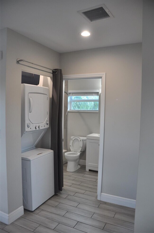 Building Photo - 1216 NW 6th Ct