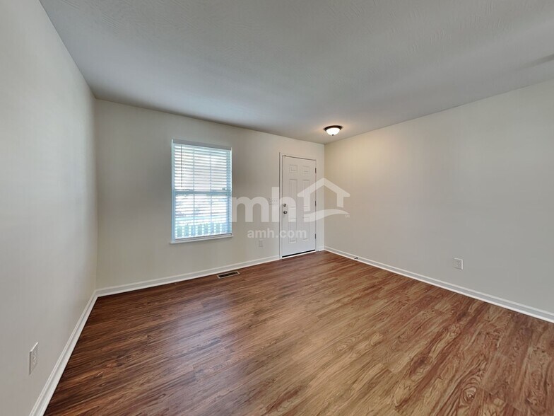 Building Photo - 109 Sandburg Dr