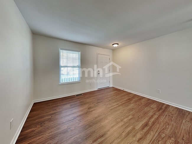 Building Photo - 109 Sandburg Dr