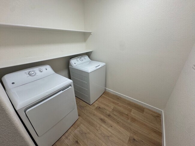 Building Photo - Spacious Condo in the Heart of Aurora