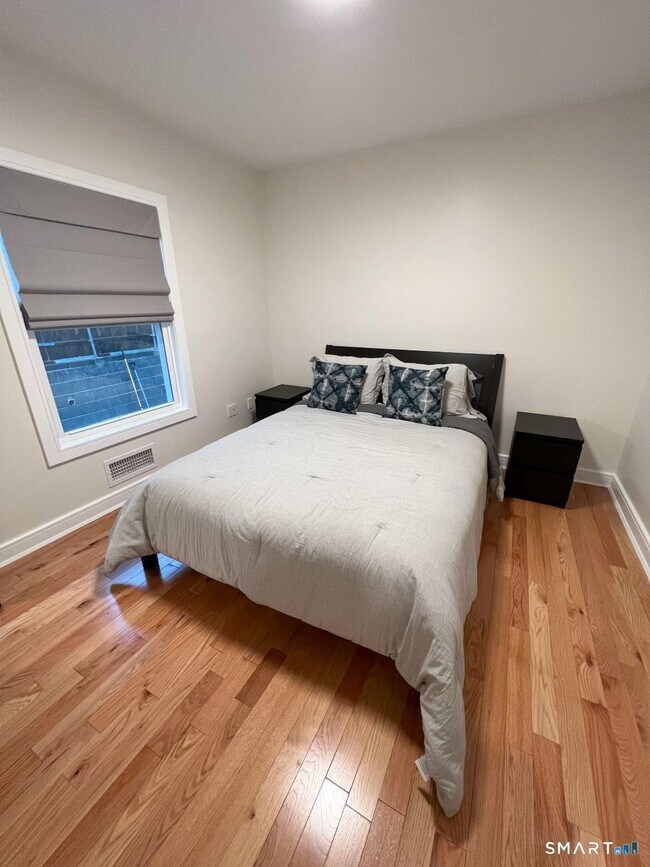 Building Photo - 16 Wilton Ave