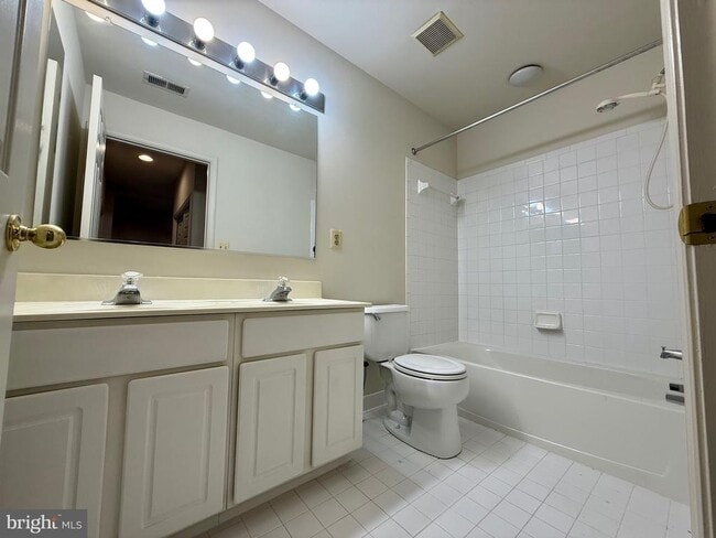 Building Photo - 552 Winding Rose Dr