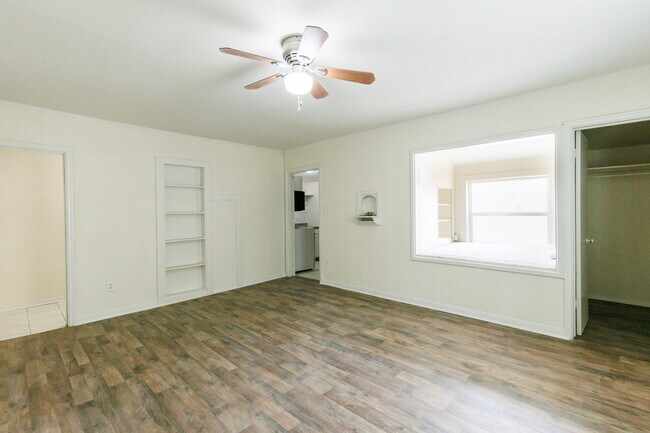 Building Photo - Spacious Backhouse Near Texas Tech, and Medical Centers!!