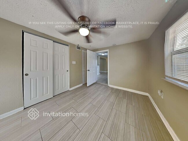 Building Photo - 8261 Greenleaf Cir