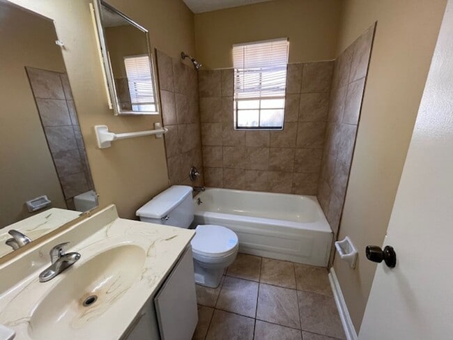 Building Photo - Renovated 3 Bedroom 2 Bath Home for Rent!