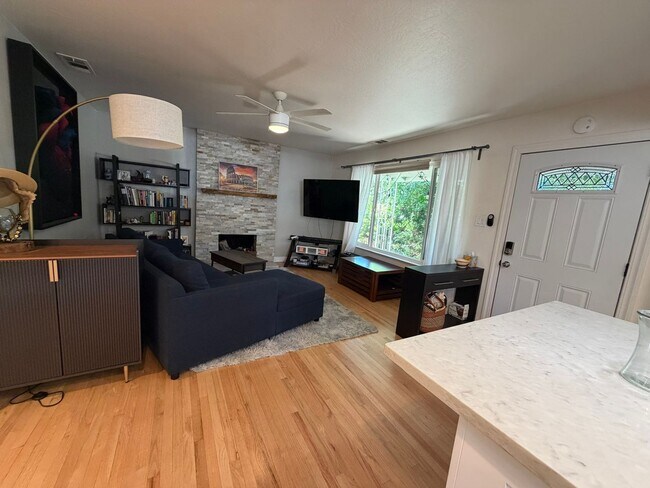 Building Photo - Fully Furnished 3BR/2BA Sacramento Home |  Flexible 3–12 Month Leases