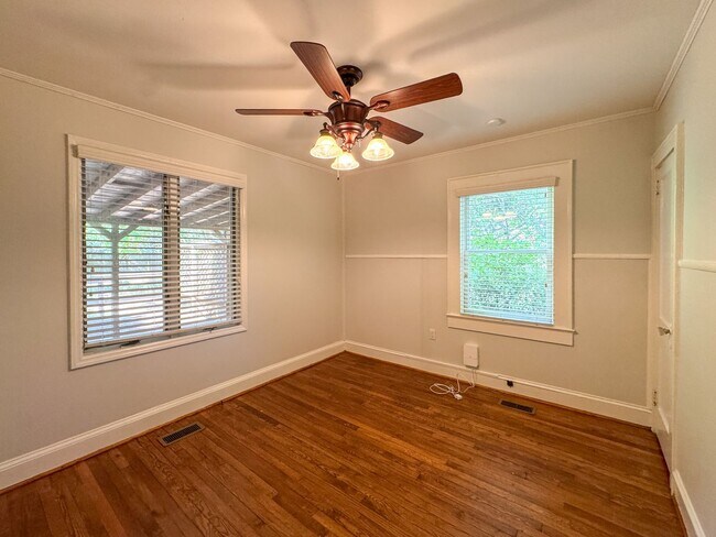 Building Photo - Charming 2 Bed 1.5 Bath Home in Haymount