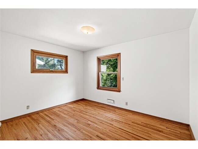 Building Photo - 6015 Aspen Rd
