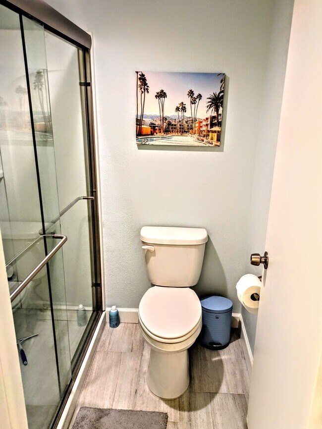 Building Photo - SEASONAL/SHORT TERM TURNKEY condo