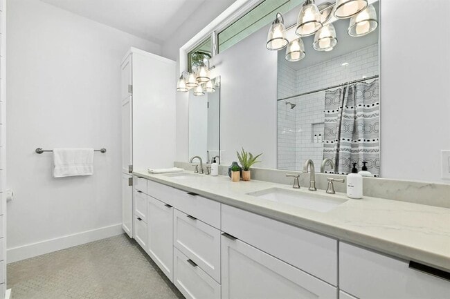 Building Photo - 2004 Winsted Ln