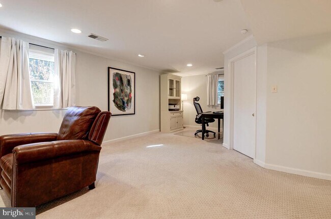 Building Photo - 8805 Honeybee Ln