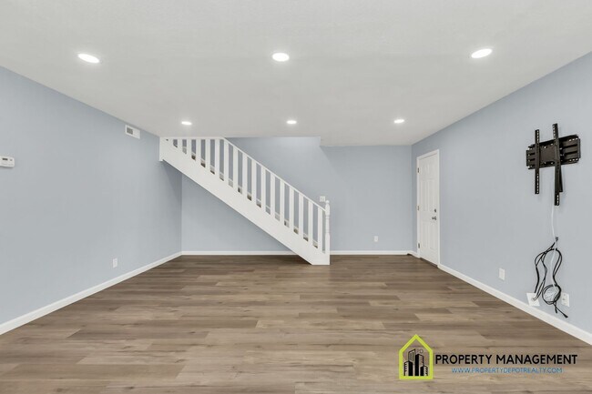 Building Photo - Inviting 3-Bedroom, 2-Bathroom Residence w...