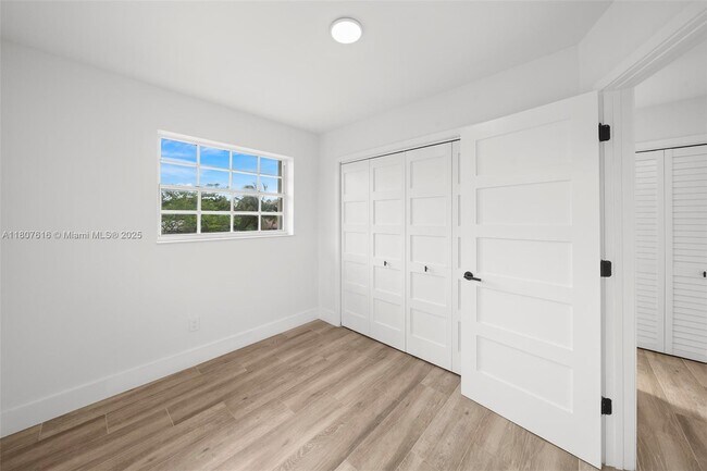Building Photo - 7520 Hispanola Ave