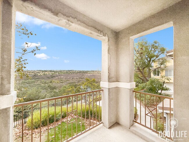 Building Photo - Beautiful 4B/4BA Home w/ Canyon Views & Great Layout!