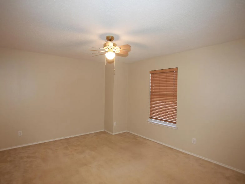 Building Photo - 955 Wisperwood Dr