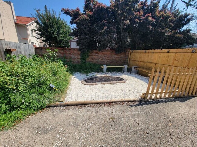 Building Photo - 323.5 Ellis St