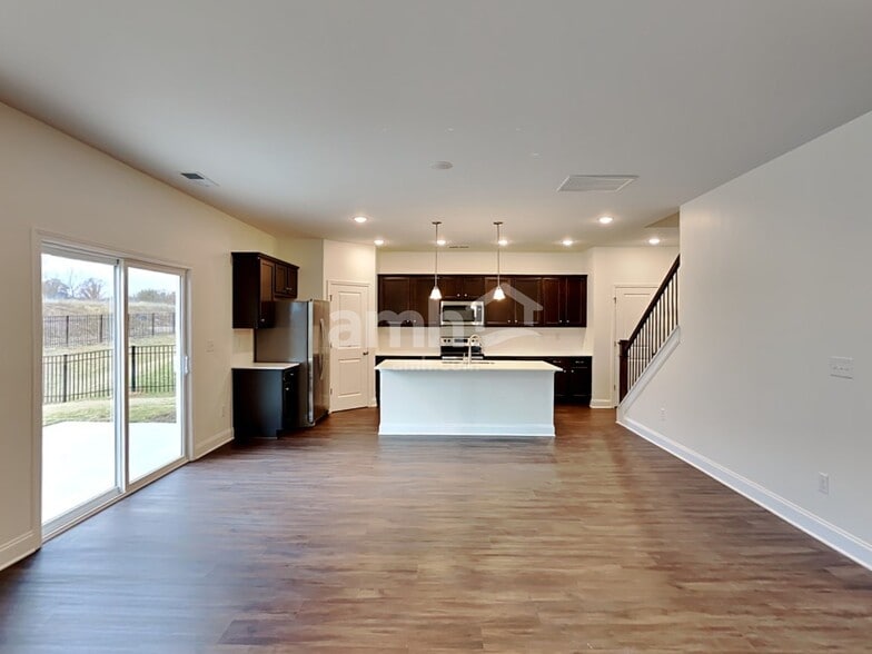 Building Photo - 15712 Thomas Rd