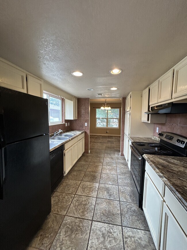 Building Photo - 7061 Luella Anne Dr NE