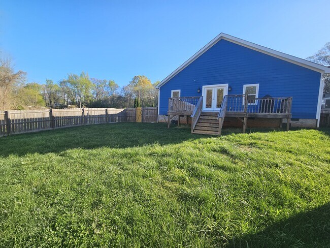 Building Photo - 2737 Celia Ave