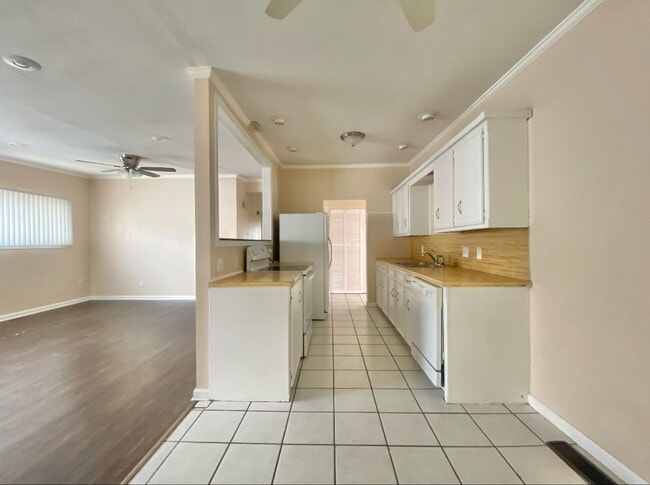 Building Photo - 3 bed 1 bath 2 car garage now available in...