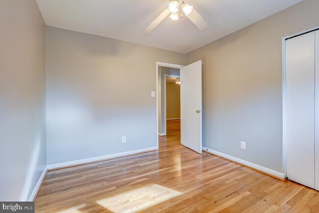 Building Photo - 6417 Earlham Dr