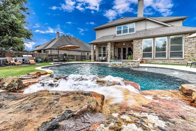 Building Photo - 10518 Red Cedar Hollow Dr