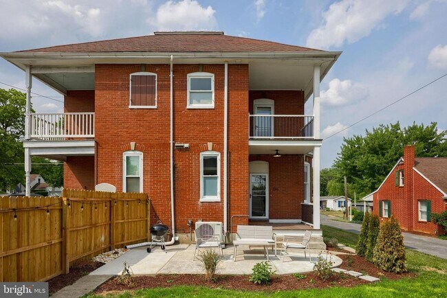 Building Photo - 136 E Harrisburg Ave