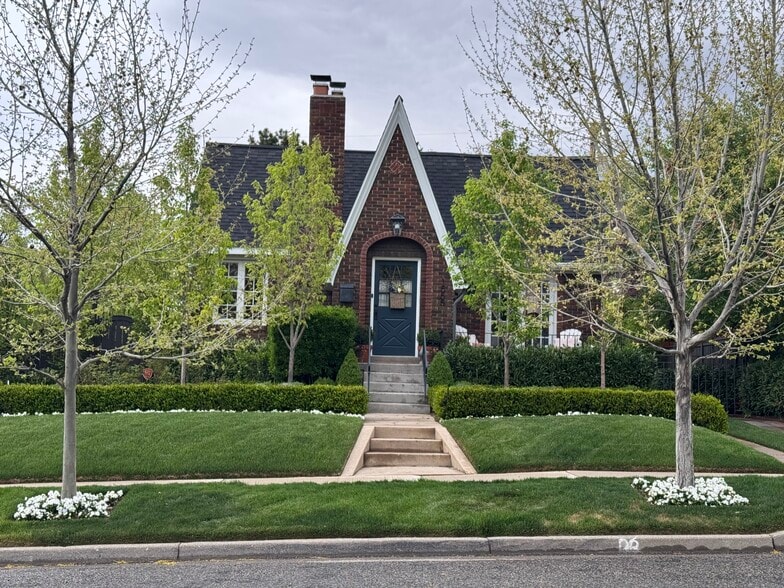 basement apartment - 1555 E Browning Ave