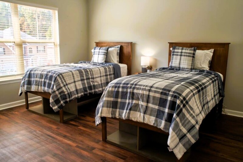 Building Photo - 718 Porter Ln