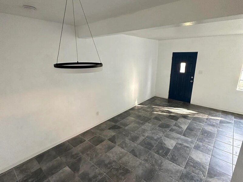 Building Photo - 2102 W Minnezona Ave