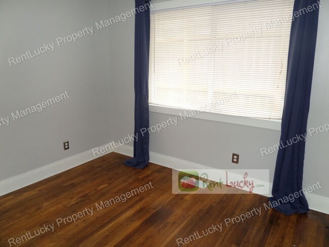 Building Photo - Super-Cute 3-Bedroom House in Fantastic Re...