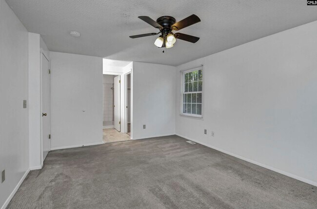Building Photo - 220 N Donar Dr