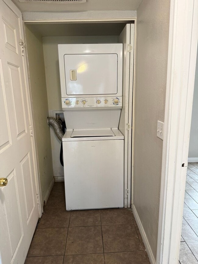 Building Photo - 3823 S Maryland Pkwy