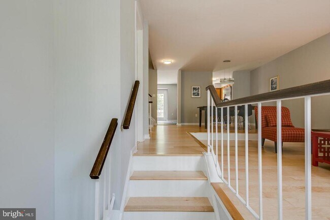 Building Photo - 1353 Templeton Pl