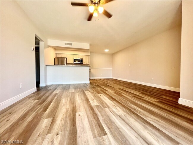 Building Photo - 5311 Summerlin Rd