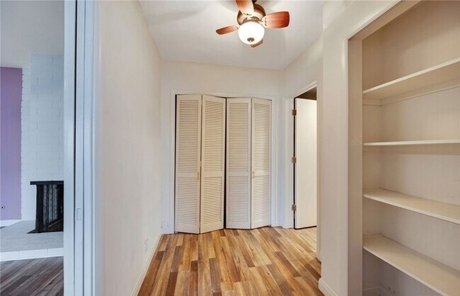 Building Photo - Updated 1-Bedroom Condo with Garage, Pool & Patio in Prime Fullerton Location