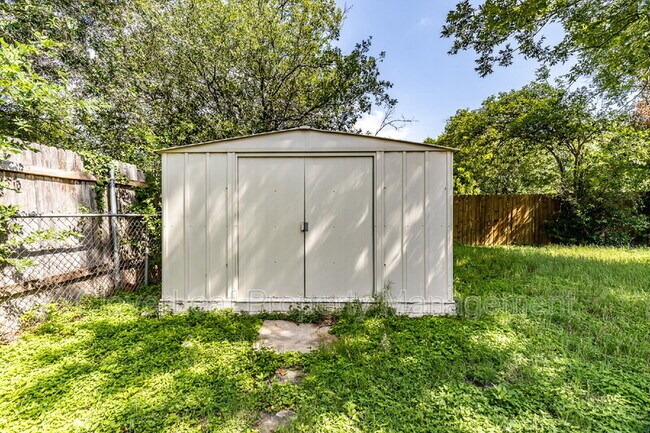 Building Photo - 7319 Deep Spring Dr