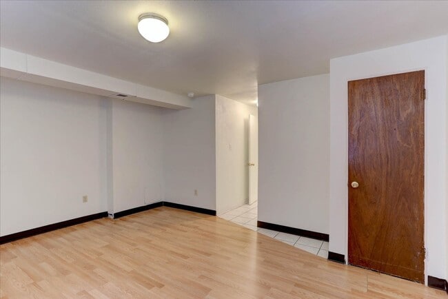 Building Photo - 2033 Gyros Cir