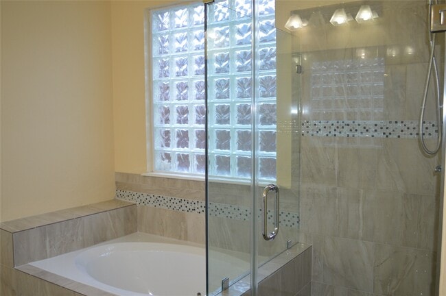 Building Photo - 6210 Marble Hollow Ln