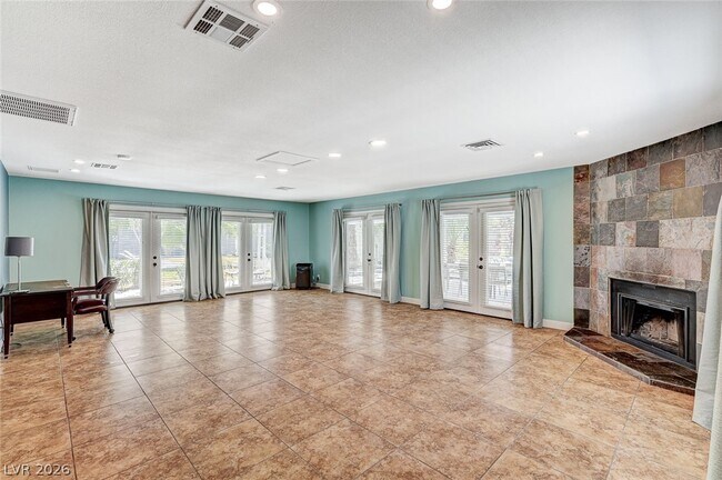 Building Photo - 4153 Woodcrest Rd